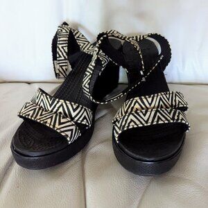 Crocs 15313 Leigh Zebra Ankle Strap Wedge Strappy Sandals Women’s Size 9